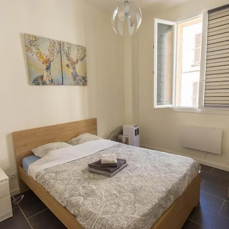 Apartmán Superbe A 250 M De La *