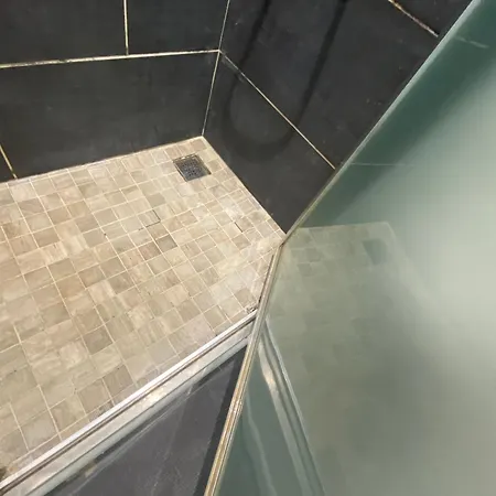 Apartmán Superbe A 250 M De La *
